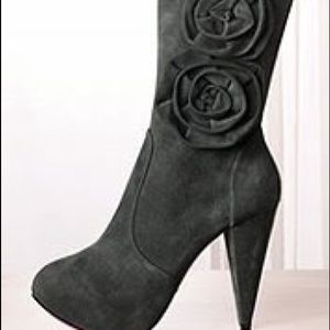BETSEY JOHNSON Dk Grey Suede Rosette Heeled Boots